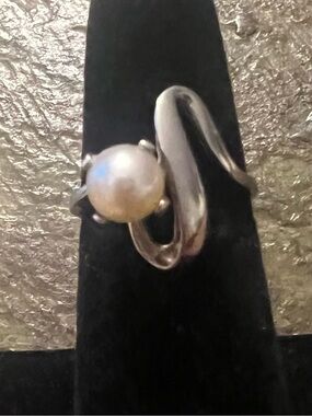 Vantel Pearls Silver Wave Ring with Cream/Yellow Pearl